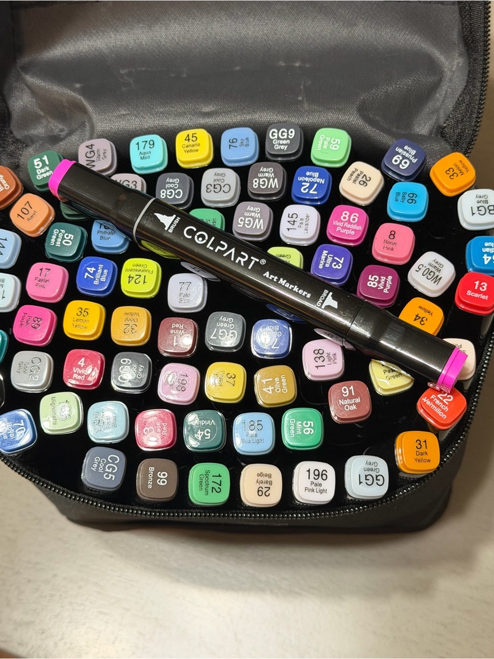 82 Dual-Tip Art Markers with Carrying Case